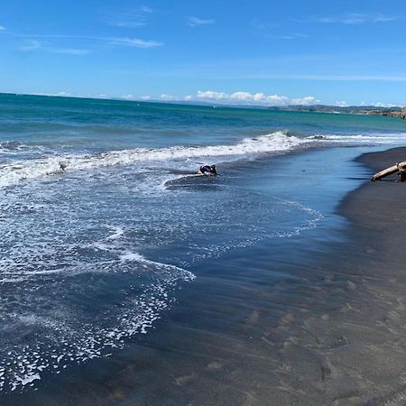 Urenui Beach Bach Экстерьер фото