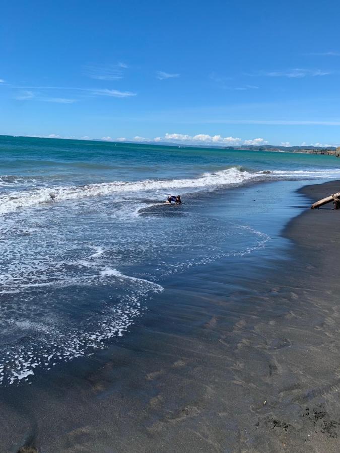 Urenui Beach Bach Экстерьер фото